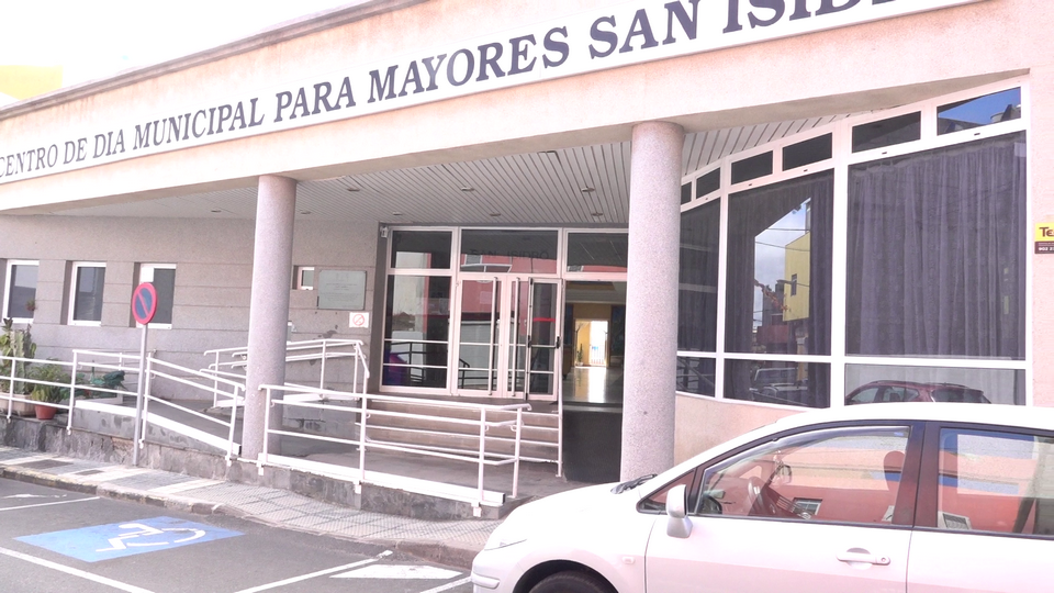 El centro de Día de Mayores de Ingenio y el centro de mayores de San Isidro en Carrizal contarán en breve con nuevos servicios y mejoras