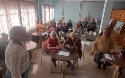Personas mayores de Ingenio mejoran sus habilidades digitales con el taller «Conectados Canarias»