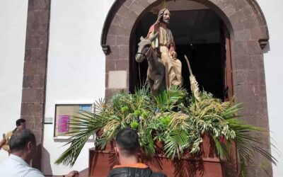Las Parroquias de Ingenio inician la Semana Santa con el tradicional Domingo de Ramos.