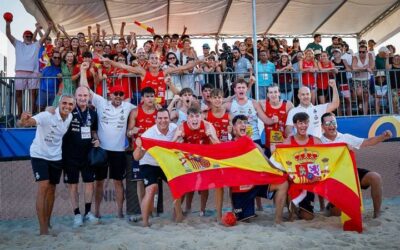 Sebastián Hernández lleva a España a lo más alto del balonmano playa juvenil