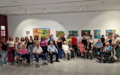 La X Exposición Colectiva de Pintura del Centro de Estancia Diurna de Mayores emociona en su inauguración