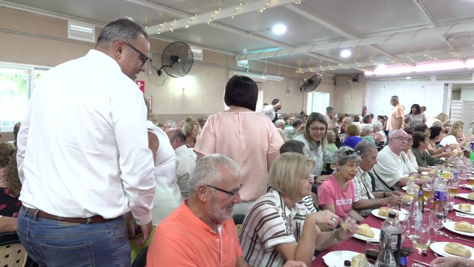 300 personas mayores se unen en Ingenio al tradicional almuerzo de San Pedro y San Pablo