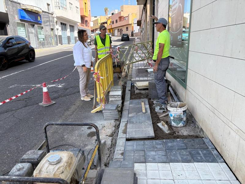 Nuevas actuaciones refuerzan la accesibilidad y la seguridad peatonal en El Carrizal