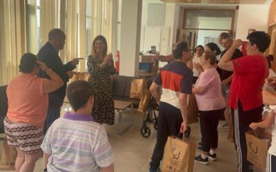 ENTREGA UNIFORMES CENTRO OCUPACIONAL