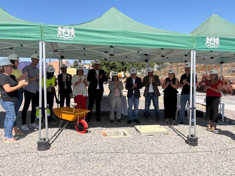 Ingenio comienza a escribir la historia de su futura Biblioteca Municipal con la colocación de la primera piedra