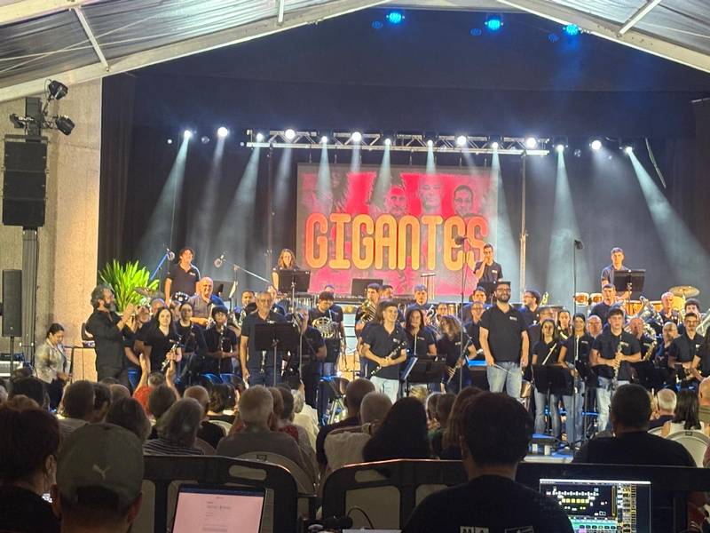 ‘Gigantes’ se presenta con éxito en las fiestas de agosto de El Carrizal