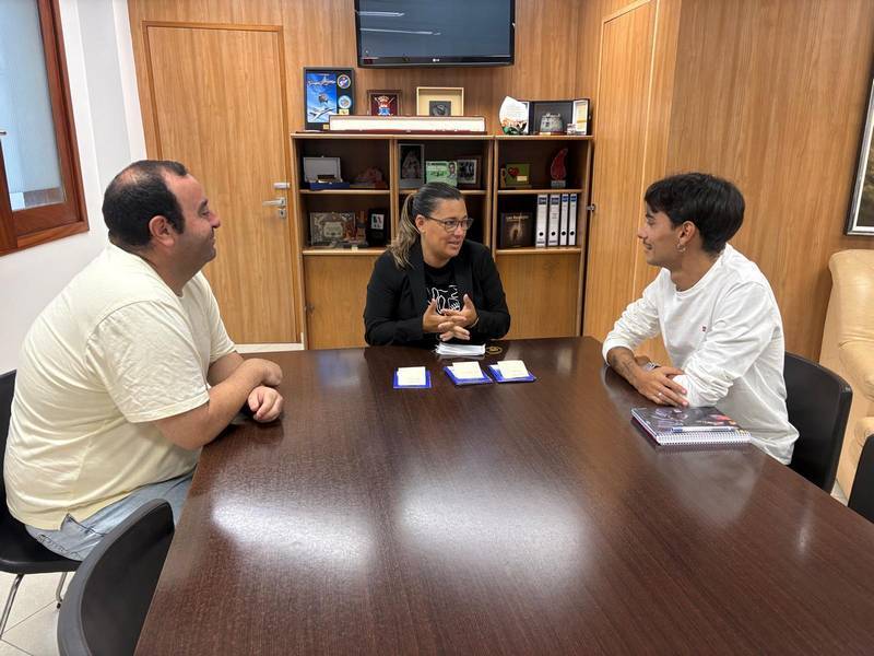 Centros escolares de la Villa de Ingenio reciben bonos de material deportivo por su participación en el Cross Urbano La Candelaria