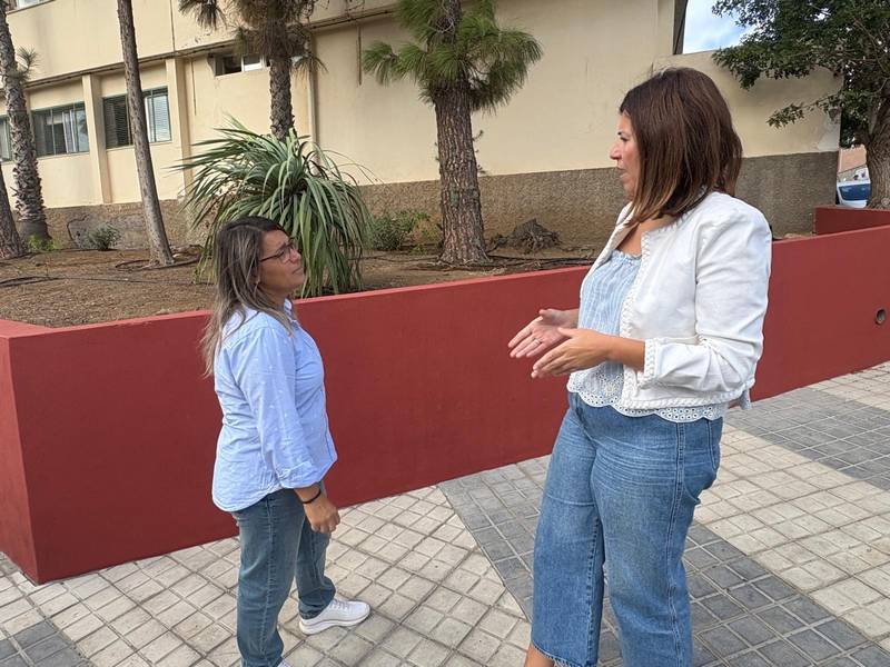Los planes de empleo permiten acondicionar un muro junto al CEIP Dr. Espino para mejorar la seguridad peatonal